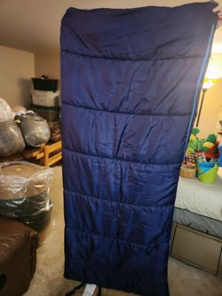 Gently Used SLEEPING BAG 33" x 75" Great Condition