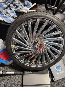4 Tires & Rims + 2 Amps