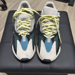 Yeezy Wave Runner 700s sz9.5