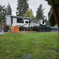 2022 Yukon Dutchman With Solar Panel And A Solar Battery And Inverter.