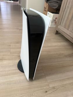 Digital PS5 w/3 controllers