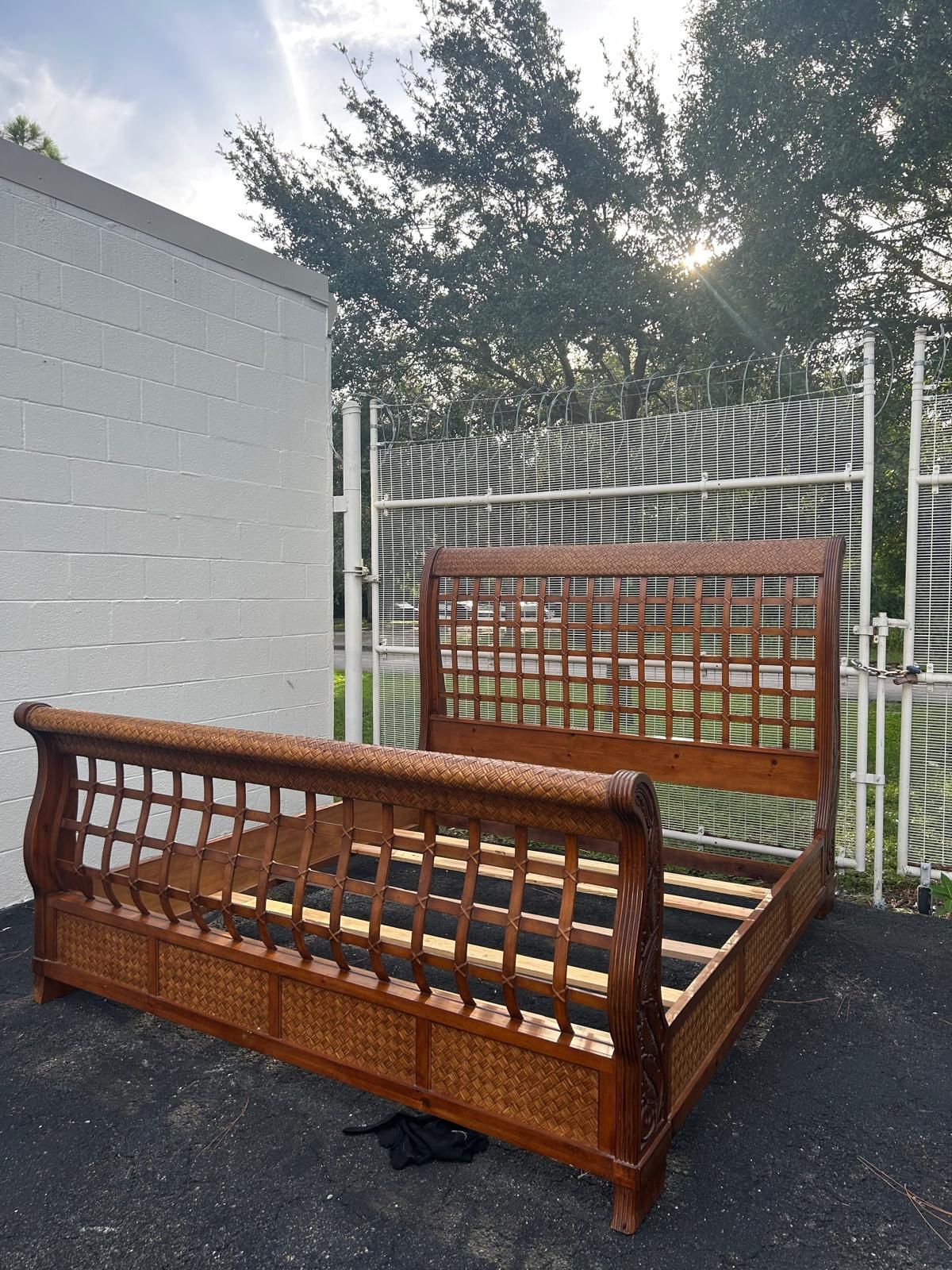 Queen Size Bedroom Set ( Deliver Available)