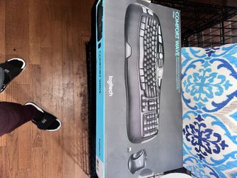 Logitech MK550 Wireless Wave Keyboard and Mouse Combo