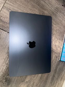 Macbook M2 2022 Midnight 13in