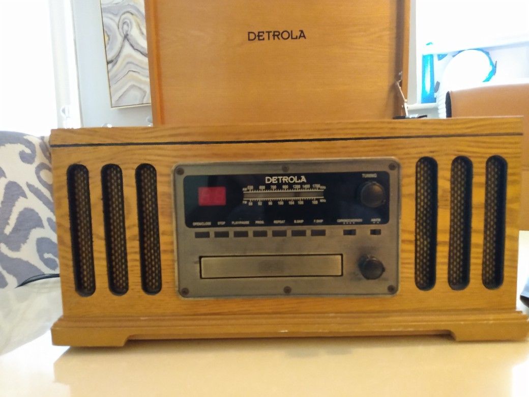 Oak Detrola music system