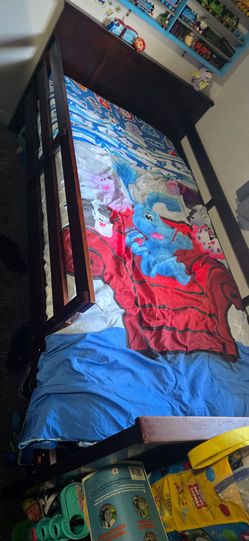 Twin size bed