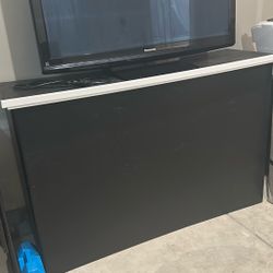 47in TV & Portable Bar 