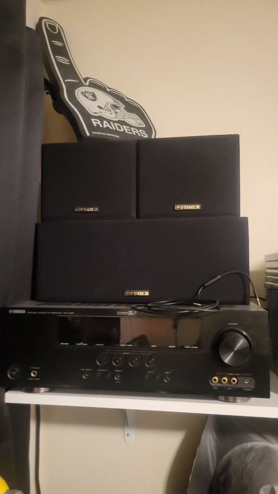 Yamaha Stereo With Fisher Speakers