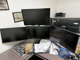 Multi Monitor Arm with screens