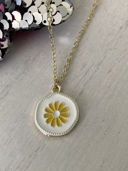 (NEW) Yellow Daisy Flower Enamel Charms Gold Necklace