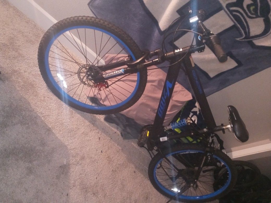 Genesis V2100 mountain bike. New