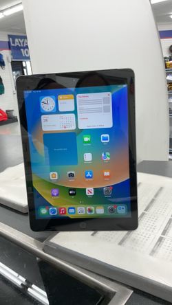 Apple iPad (5th generation) featuring a 32GB storage capacity in a space gray finish