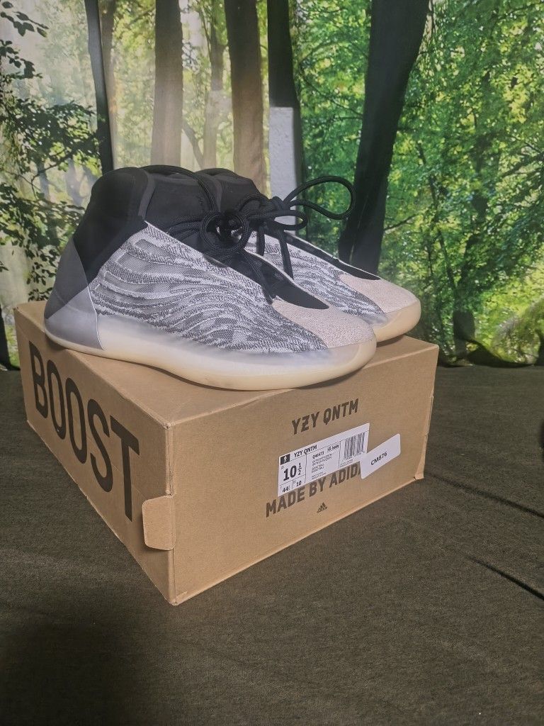 Yeezy (YZY) Quantum (QNTM) GREY (Lifestyle model) Size 10.5m With Box