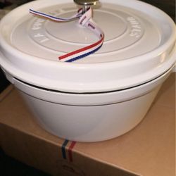Brand New Staub Dutch Oven Round Cocotte 7QT