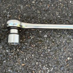 Heavy Duty 3/4 In Breaker Bar with 3 Sockets 