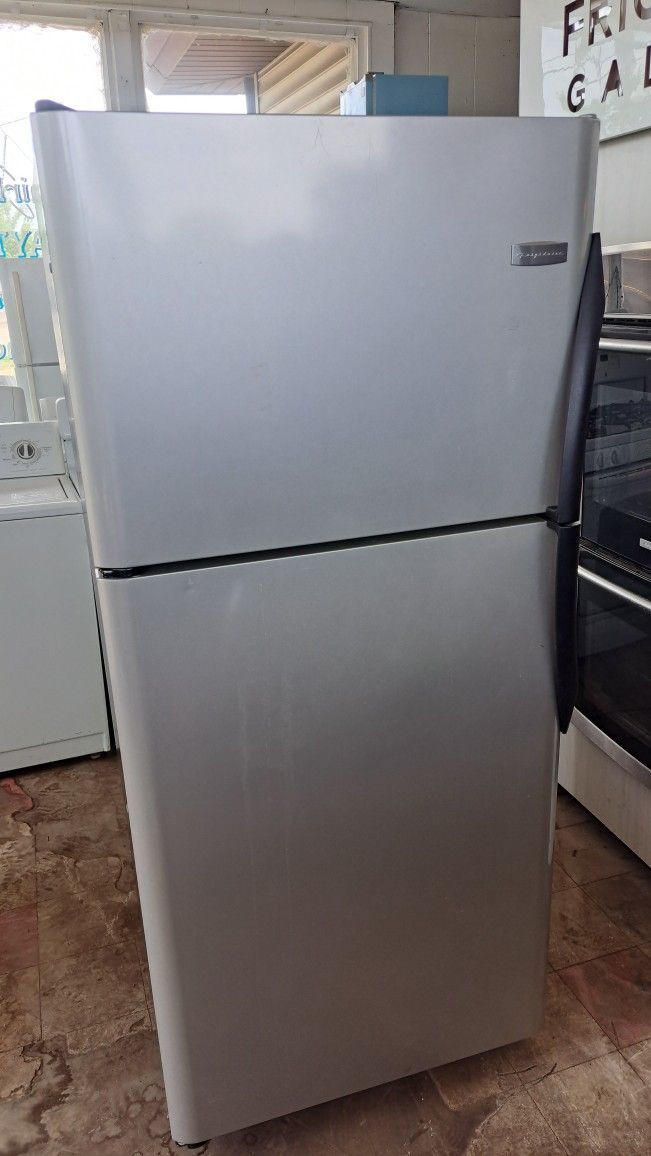 WHITE TOP & BOTTOM REFRIGERATORS
