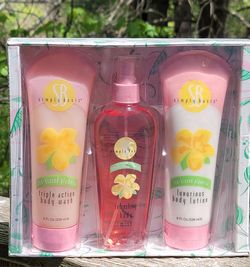 Simply Basic Plumeria 3-Piece Bath and Body Gift Set