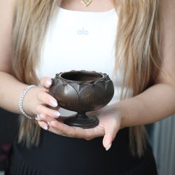 Japanese antique lotus-shaped bronze incense burner. Year of 753 「阪五番飯泉山峯坚雅」