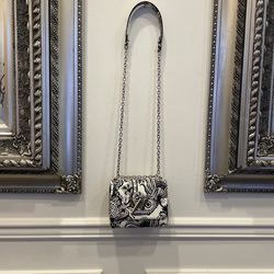 LOUIS Vuitton Twist-lock Black And White