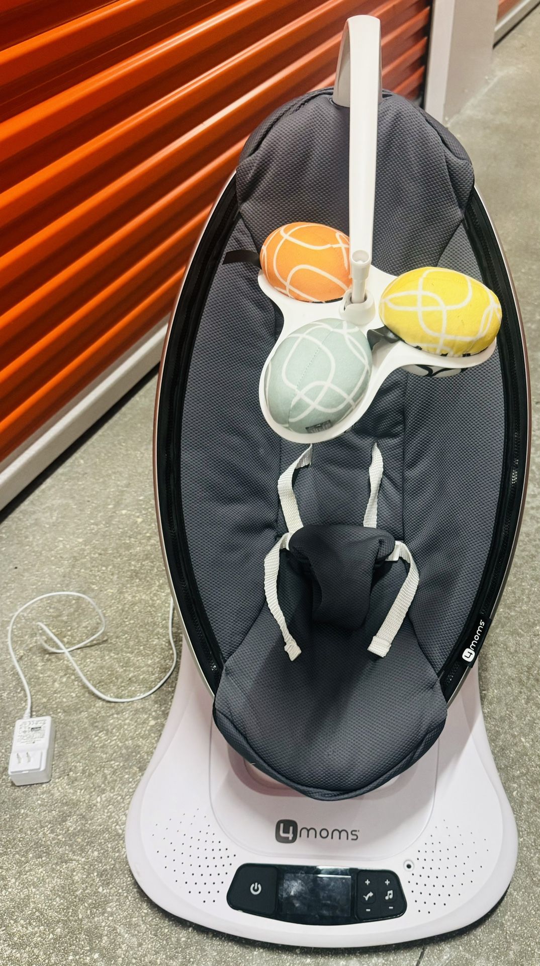 4moms  MamaRoo Multi-Motion Baby Swing.