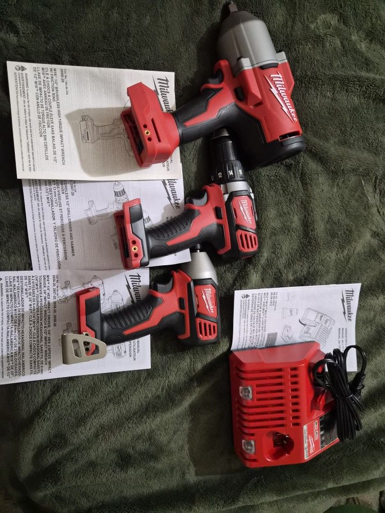 Milwaukee Impact And Drill Set With Charger 