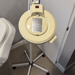 Professional Magnifying Lamp with Stand – Perfect for Beauty & Nail Services