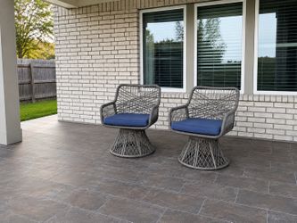 Brand New Set of 2 Outdoor Swivel Patio Chairs – Gray Woven Rope