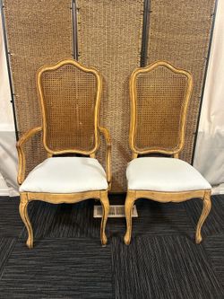 LUXURY TRENDING STYLE CHAIRS