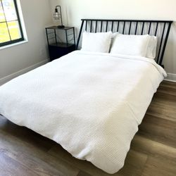 QUEEN SIZED BEDROOM SET WITH MATTRESS