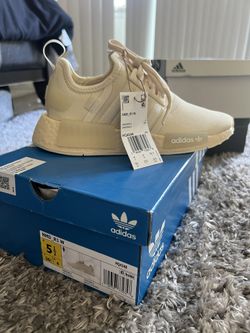 NMD_R1 Women Size 5 1/2