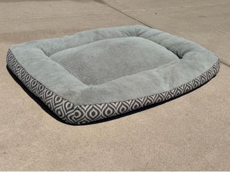 Grey Large Dog Bed (LxWxH: 34” x 42” x 4”)