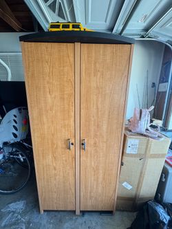 Sturdy oak closet