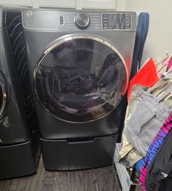 GE Dryer with Pedestal