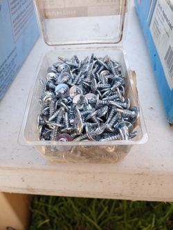 300 Self Tapping Zinc Plated 1/2 Screws $5