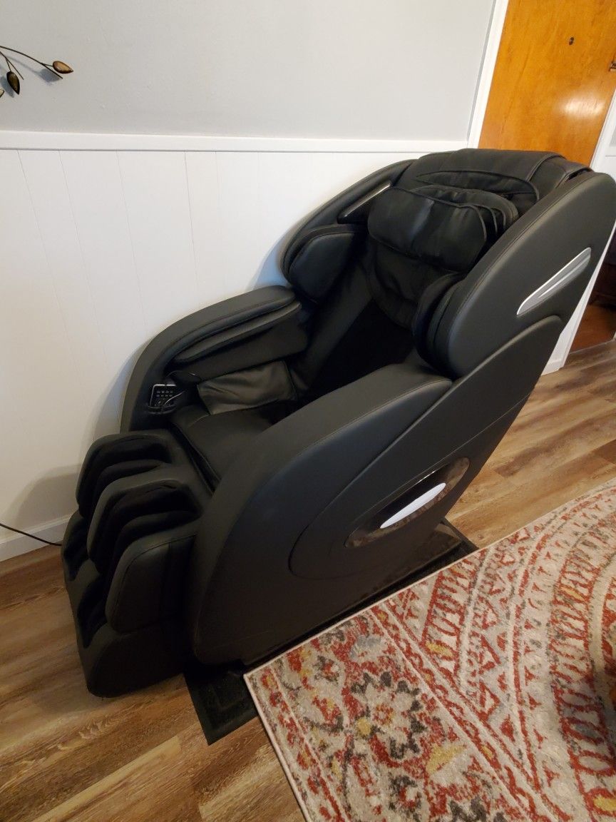 ** 3D ZERO GRAVITY MASSAGE CHAIR**LIKE NEW** for Sale in Dallas, TX ...