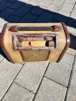 1947-48 Sonora WDU-233 “All-Arounder” Portable AM Tube Radio – Works!