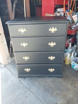 VINTAGE SHABBY CHIC DRESSER