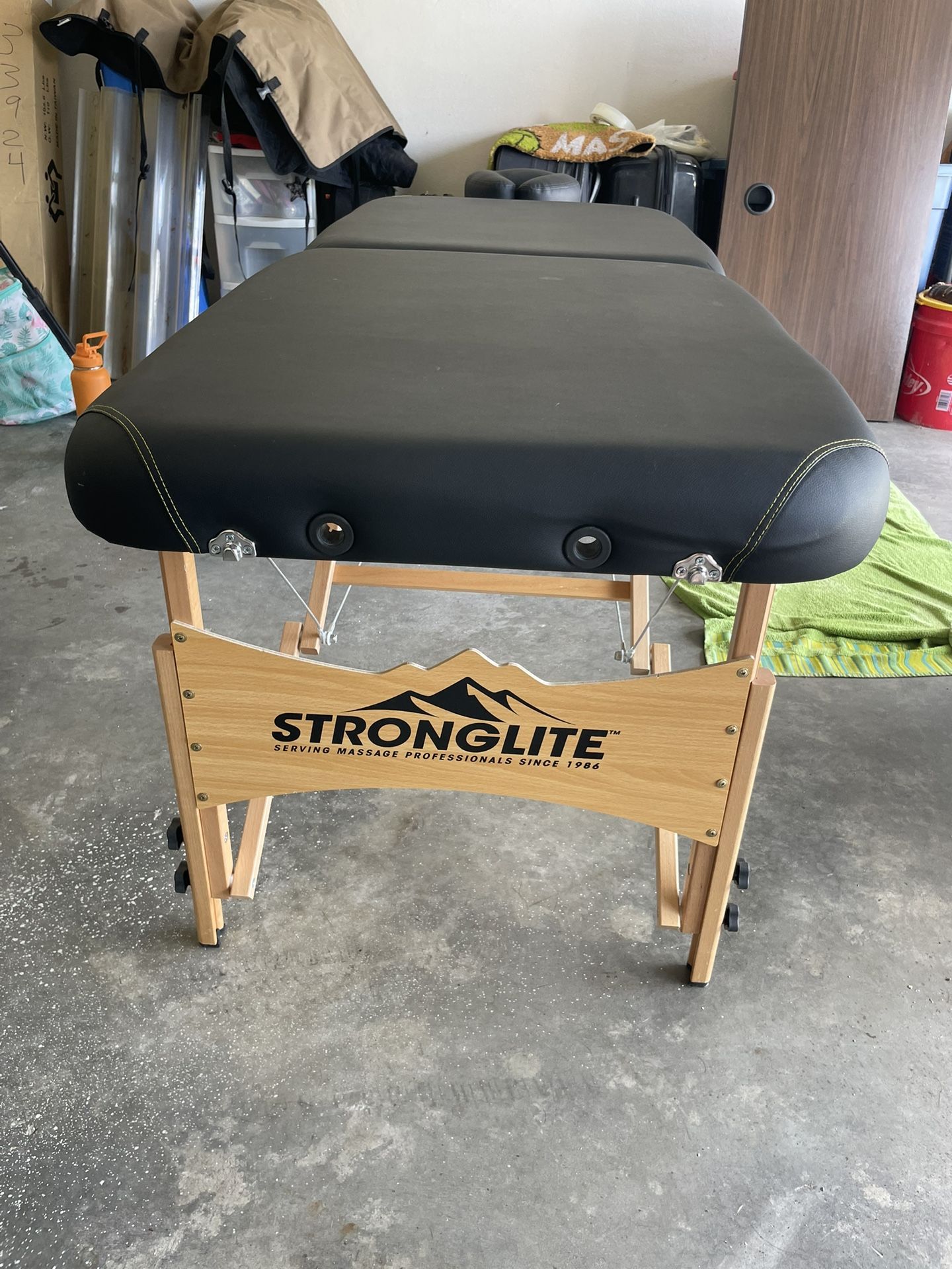 STRONGLITE portable Massage Table - Shasta