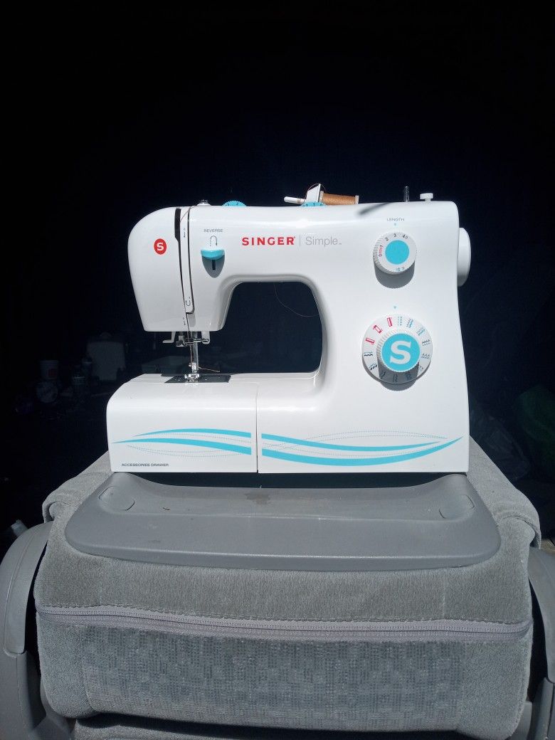 Singer Simple Sewing Machine model 2263