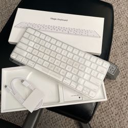 Apple Magic Keyboard 
