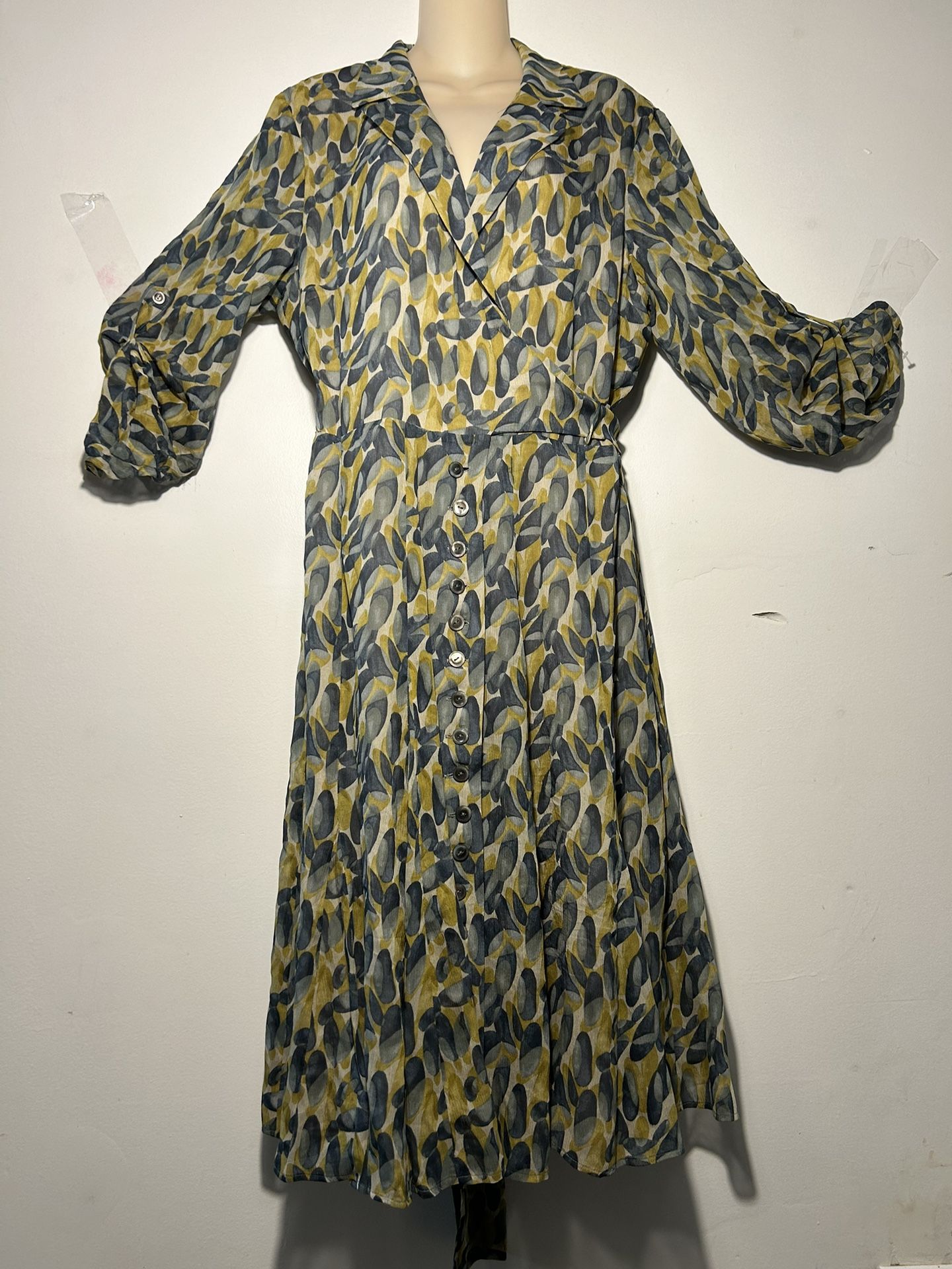 Stylish women's robe dress,. Size 14. $65.