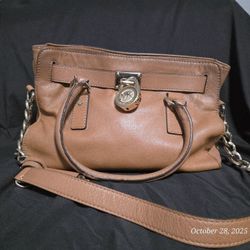 Michael Kors Hamilton East Wear Saffiano Leather Medium Shoulder Bag Tan