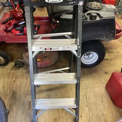 4 Ft 225 Lb. Ladder