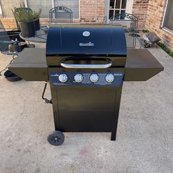 Char-Broil Advantage 4-Burner Propane Grill