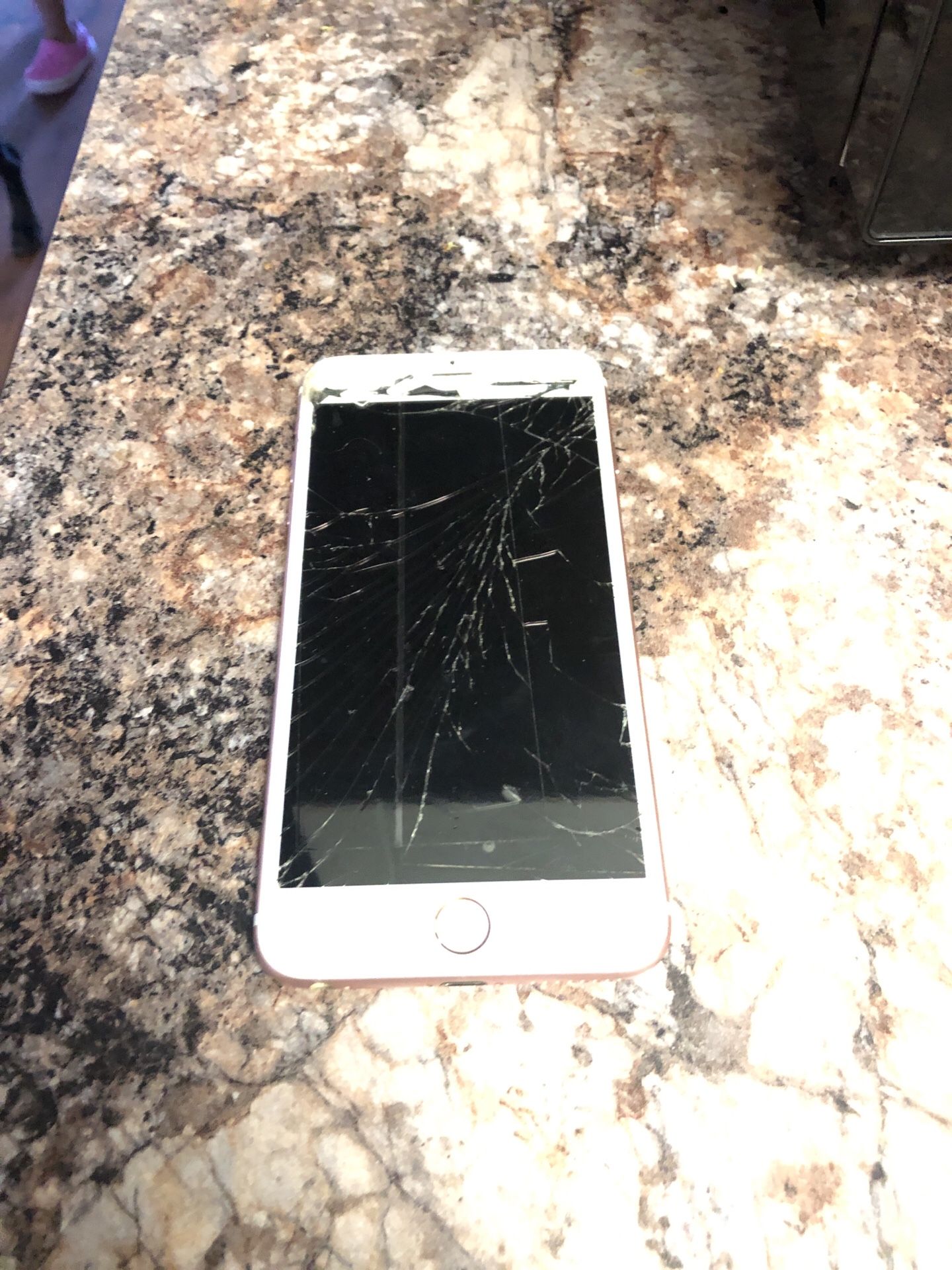 Broken iPhone 6s. Not working.