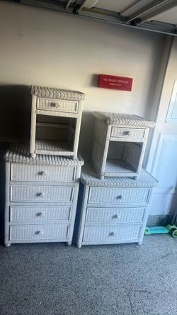 Wicker bedroom furniture set