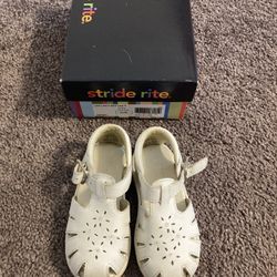 Girl’s Stride Rite White Leather Sandals - Size 6 1/2 Wide 