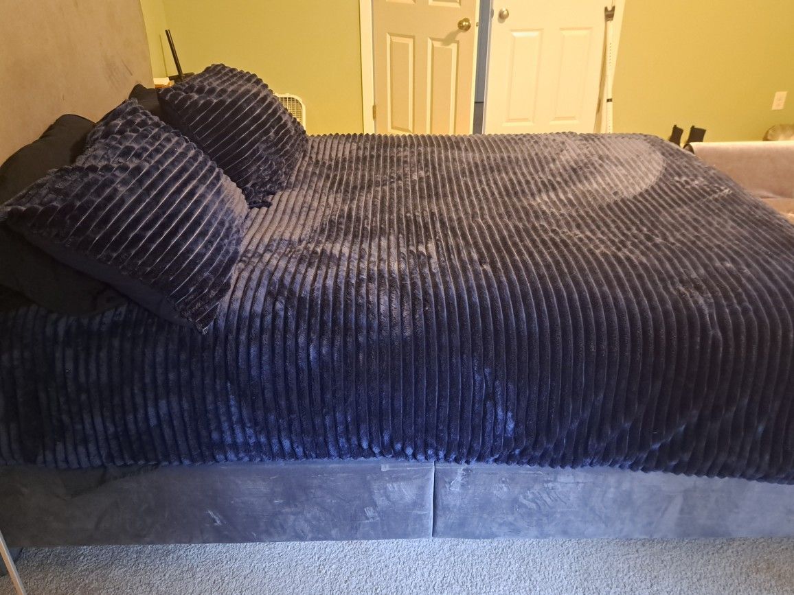 Queen Size Bed for Sale in Puyallup, WA OfferUp