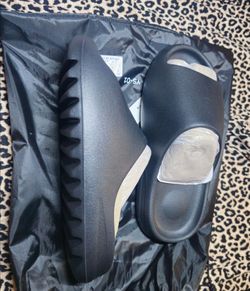 Yzy slides