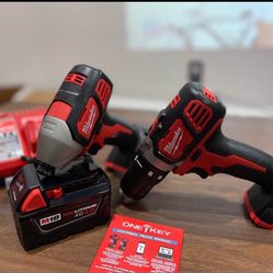 Milwaukee M18 18V Lithium-Ion Cordless Drill Driver/Impact Driver Combo Kit